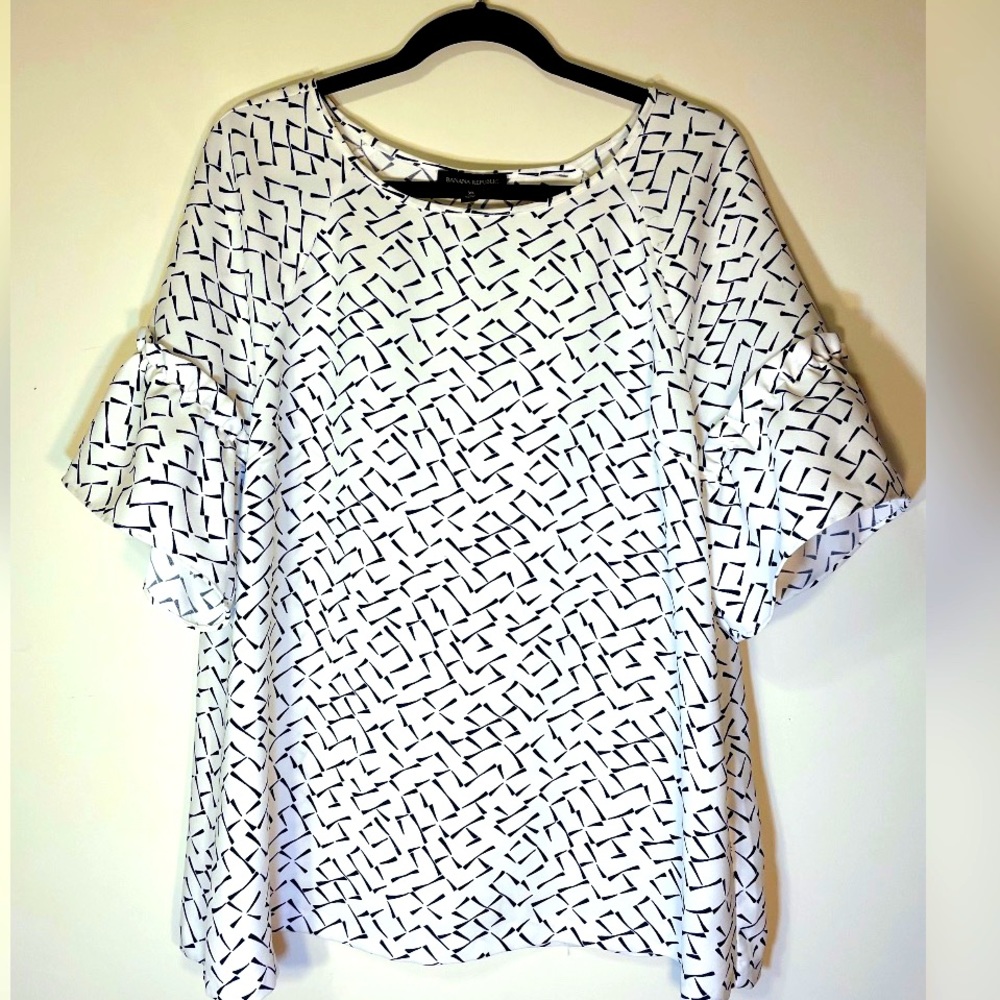 Banana Republic white and blue blouse. Size X- Large. With 3/4 sleeves ruffles.
